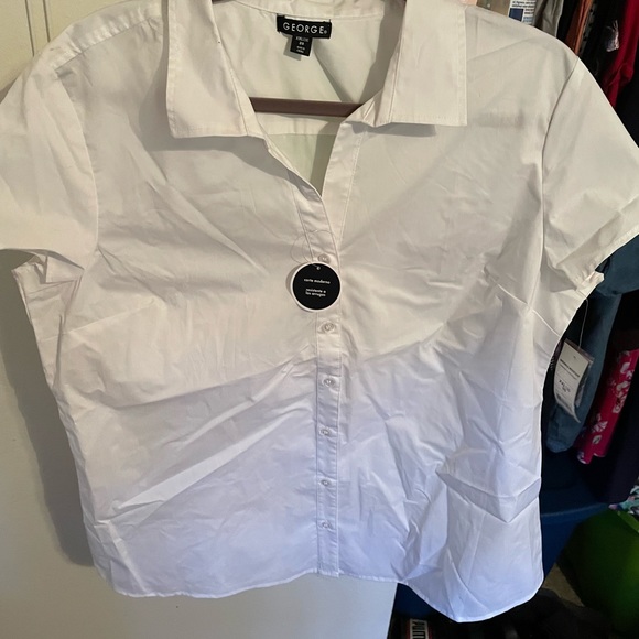 F1- Women’s size 20 short sleeve white white blouse